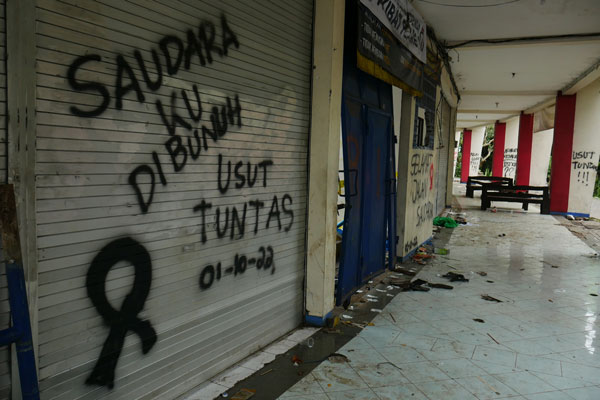 Foto - Facianın yaşandığı stat savaş alanına dönmüş!