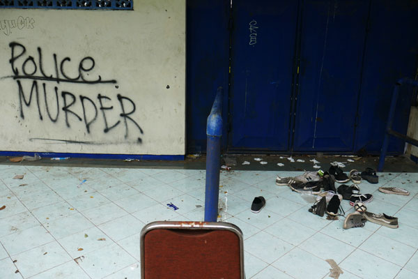 Foto - Facianın yaşandığı stat savaş alanına dönmüş!