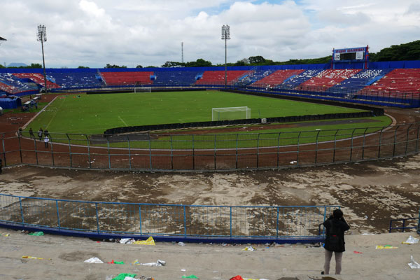 Foto - Facianın yaşandığı stat savaş alanına dönmüş!