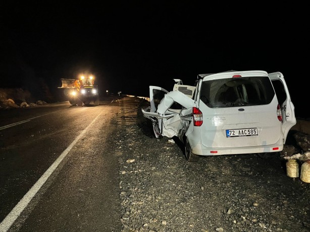 Foto - Faciayı yaşadılar! Yoldan geçerken üzerlerine kaya düştü: 2 yaralı