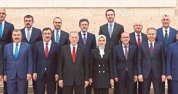 Foto - 'Fahrettin Koca görevden ayrılacak' diyen Cem Küçük, yerine gelecek ismi açıkladı: Olağanüstü bir şey olmazsa...