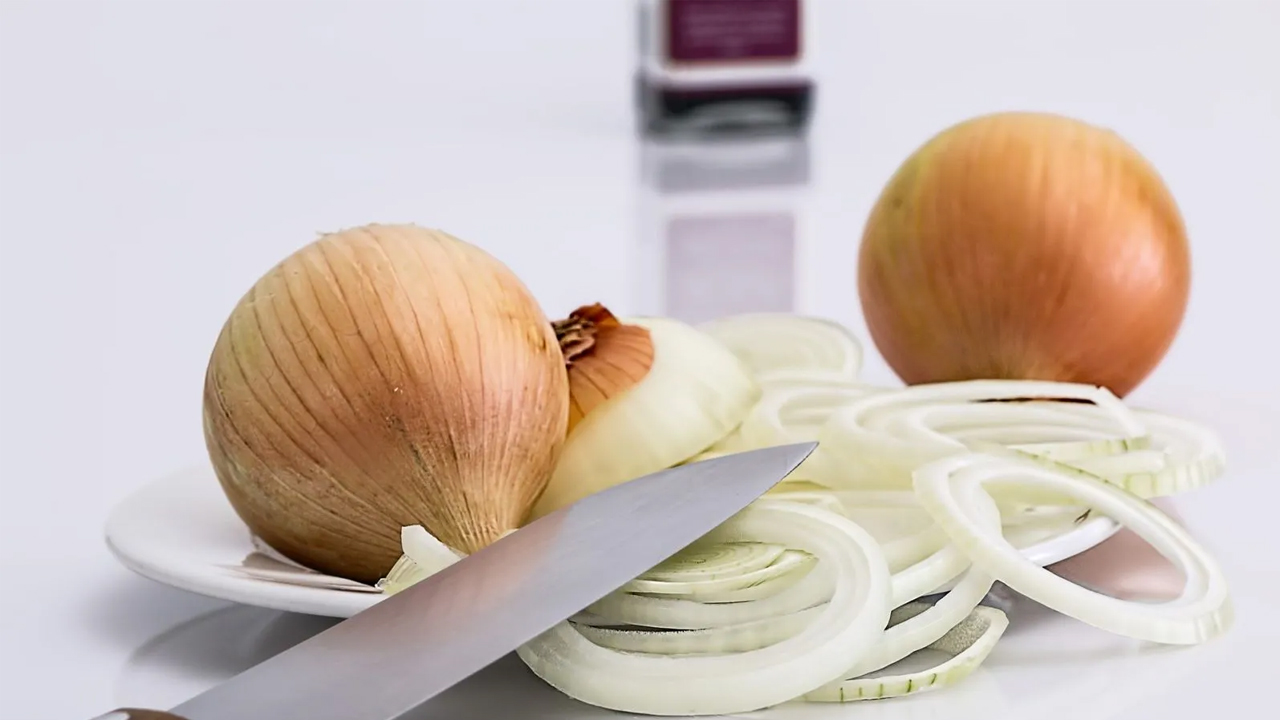 Foto - Farkında olmadan hasta olabilirsiniz! Soğanları yıkamadan yiyenler dikkat