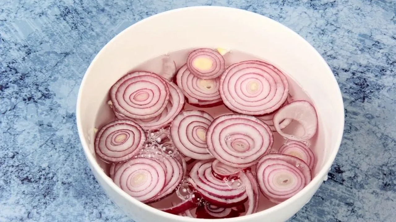 Foto - Farkında olmadan hasta olabilirsiniz! Soğanları yıkamadan yiyenler dikkat