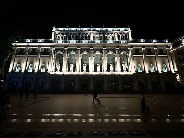 Foto - Farklı mimarisiyle dikkat çeken şehir: Bakü