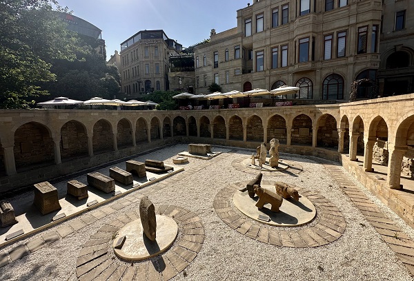 Foto - Farklı mimarisiyle dikkat çeken şehir: Bakü