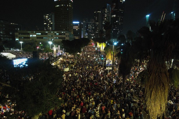 Foto - Faşist Netanyahu'ya protesto şoku
