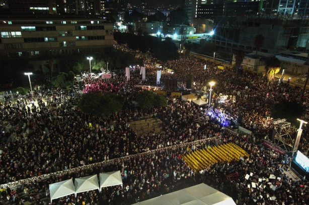 Foto - Faşist Netanyahu'ya protesto şoku