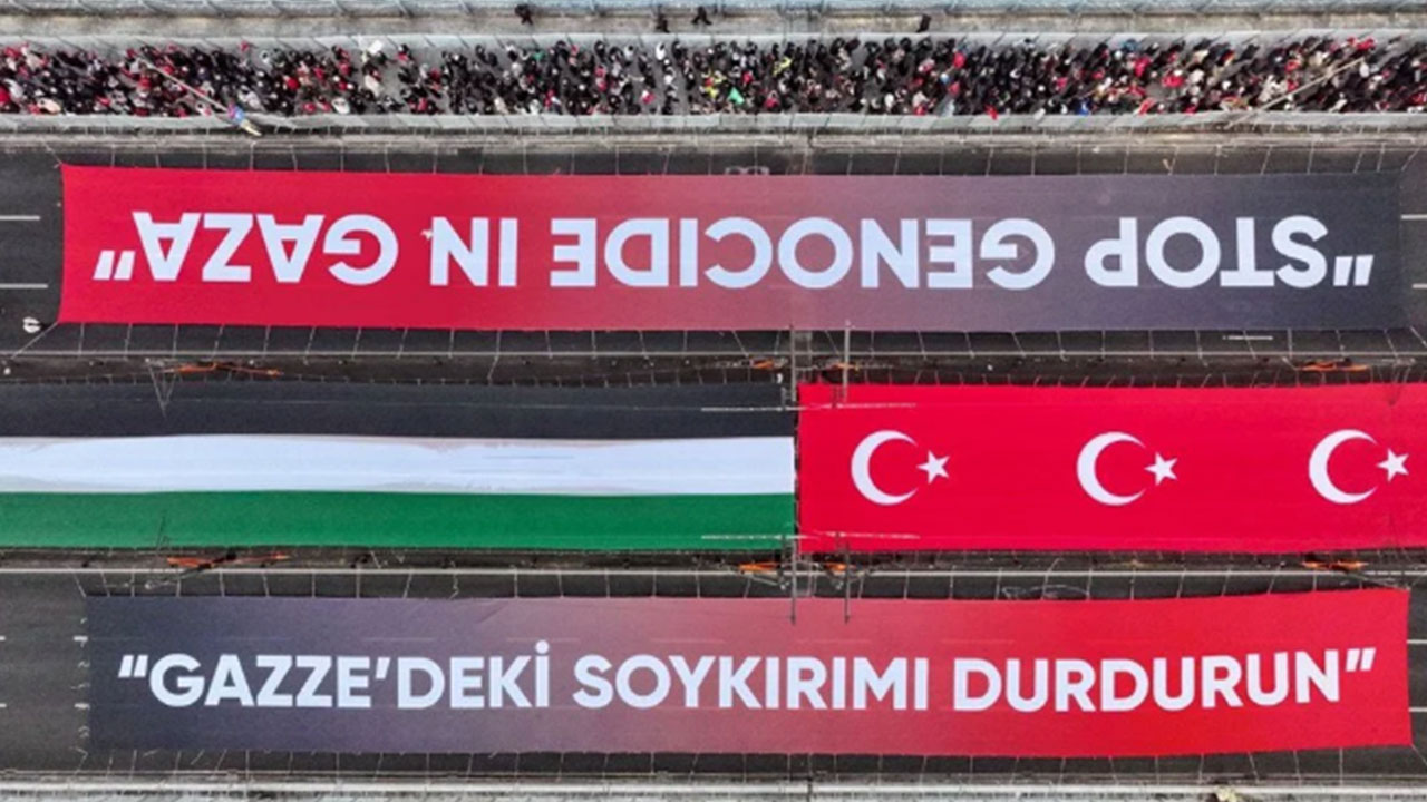 Foto - Fatih Altaylı katılımcılara saldıranlara ‘eline sağlık’ diyordu! Dün 260 bin bugün 450 bin kişi