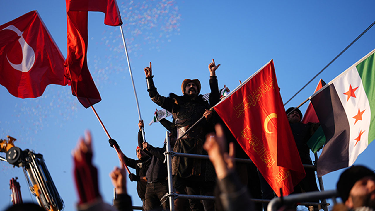 Foto - Fatih Altaylı katılımcılara saldıranlara ‘eline sağlık’ diyordu! Dün 260 bin bugün 450 bin kişi