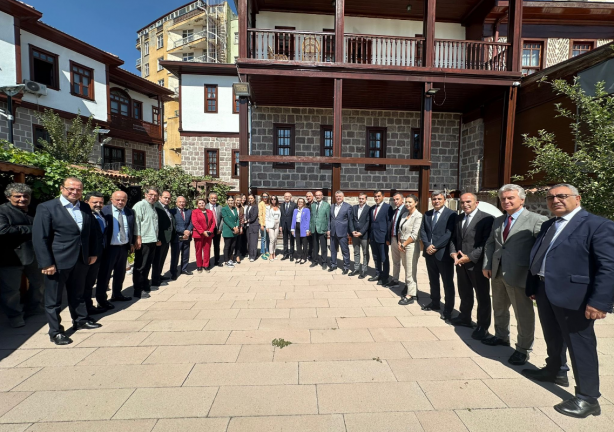 Foto - Fatih Altaylı yanlış kişiye bulaştı! Eski defterleri açtı: Seni TBMM’de dayak yemekten kurtardım