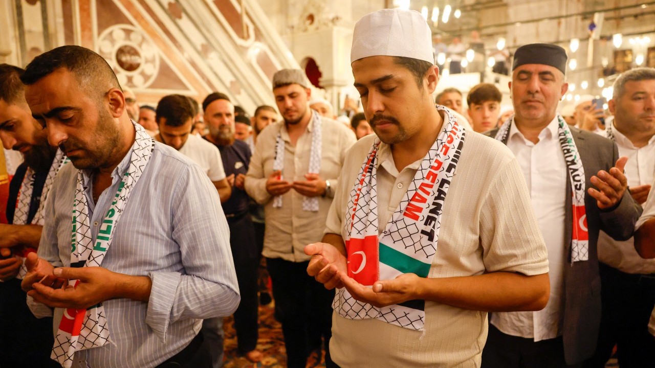 Foto - Fatih Camii’nde on binler Gazze için buluştu