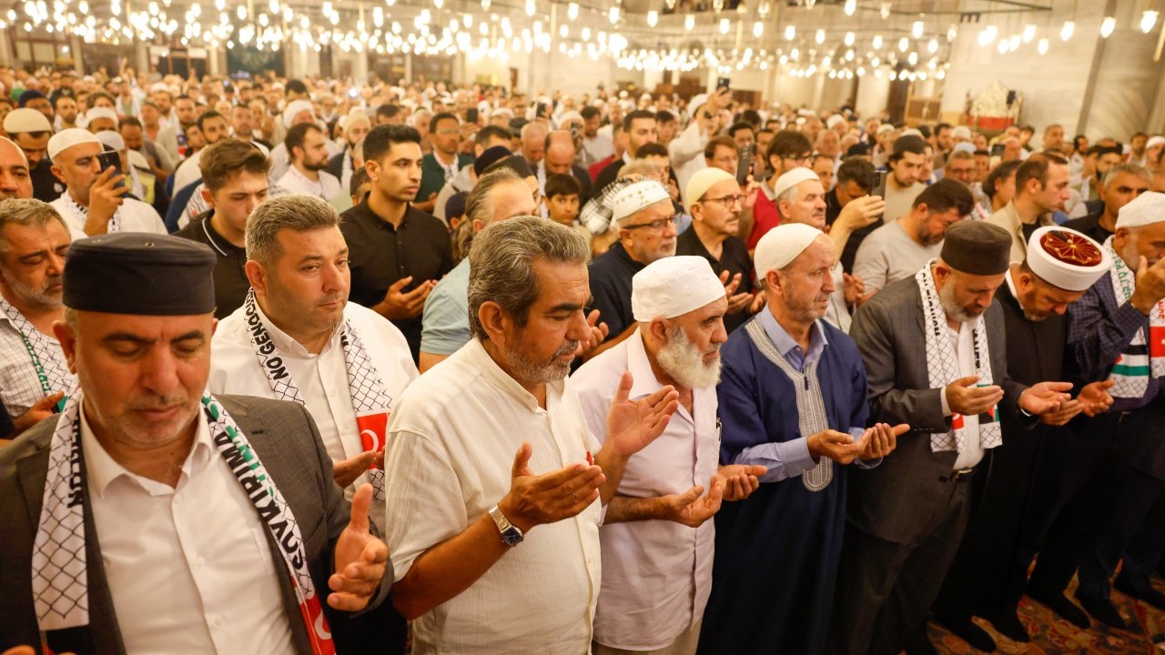 Foto - Fatih Camii’nde on binler Gazze için buluştu