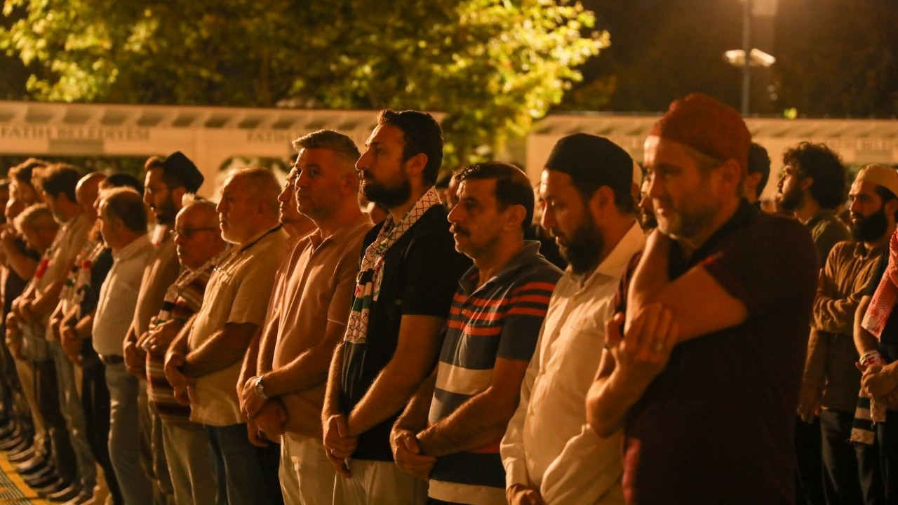 Fatih Camii’nde on binler Gazze için buluştu
