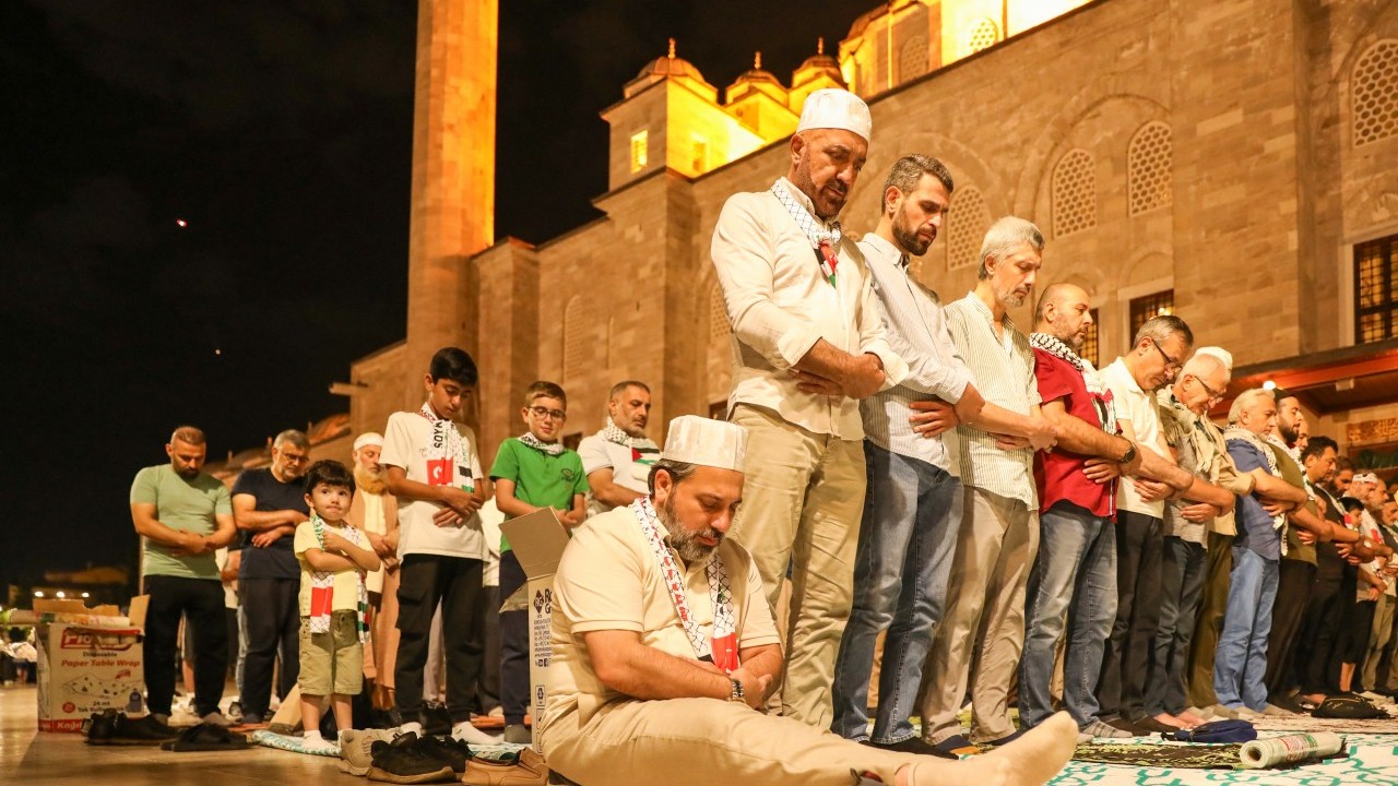 Foto - Fatih Camii’nde on binler Gazze için buluştu