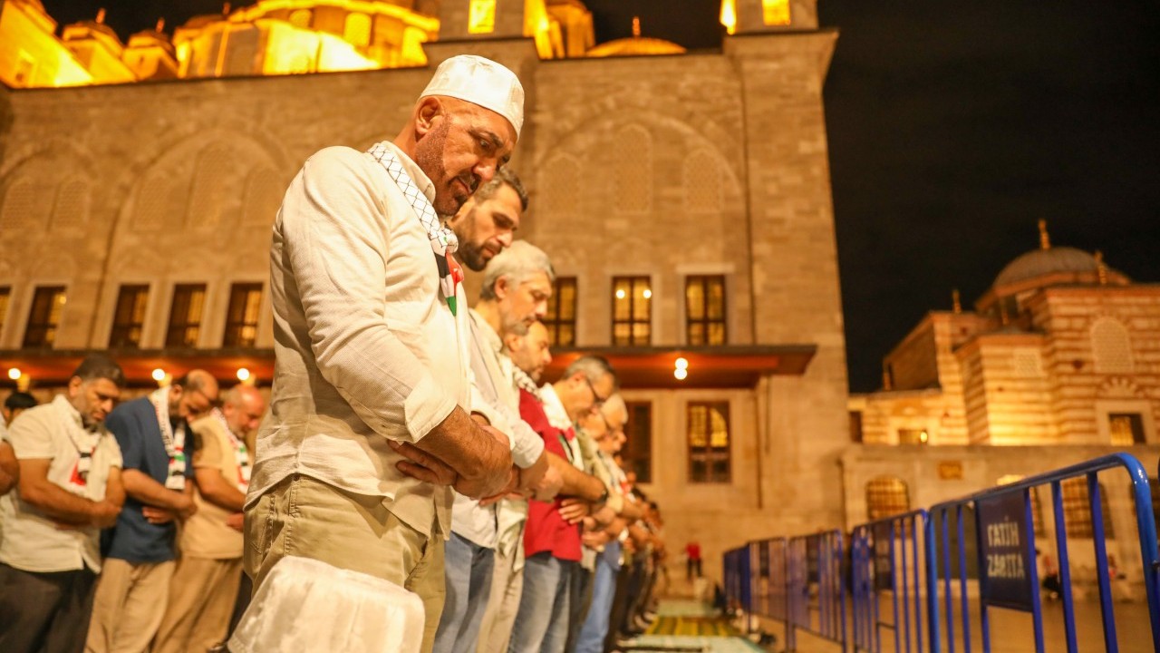 Foto - Fatih Camii’nde on binler Gazze için buluştu