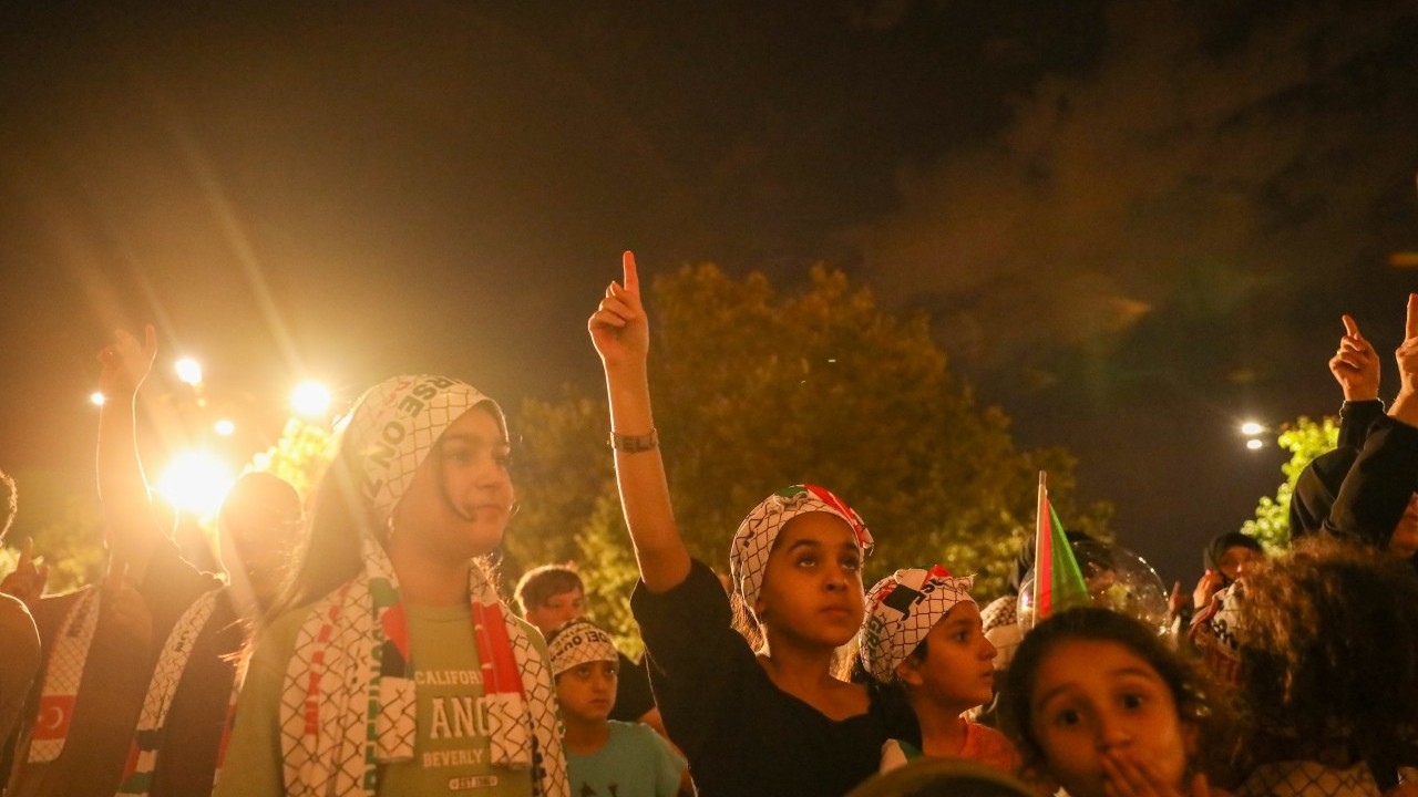 Foto - Fatih Camii’nde on binler Gazze için buluştu