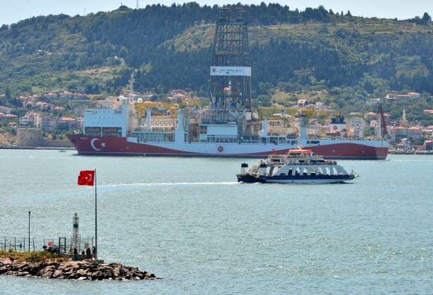 Foto - "Fatih" Çanakkale Boğazı'ndan geçti