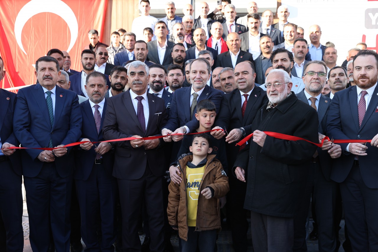 Foto - Fatih Erbakan, Ekrem İmamoğlu’nu taca attı! İBB sayfasını kapattı