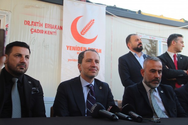 Foto - Fatih Erbakan, Hatay'da depremzedelerle bir araya geldi