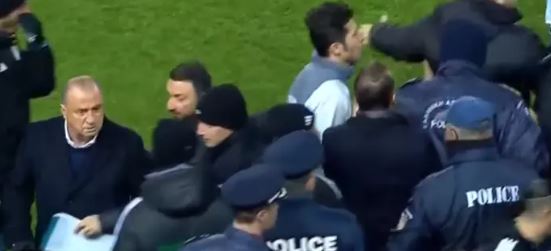 Foto - Fatih Terim ve Lucescu'nun oğlu karşı karşıya geldi! Polis ayırdı