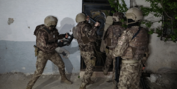 Fatih, Zeytinburnu, Sultangazi, Arnavutköy ve Başakşehir'de eş zamanlı operasyon