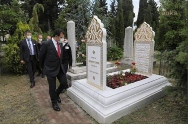 Foto - Fatih’e saygısızlık eden İmamoğlu Anıtkabir’de el pençe divan durmuş