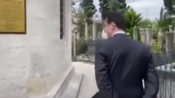 Foto - Fatih’e saygısızlık eden İmamoğlu Anıtkabir’de el pençe divan durmuş