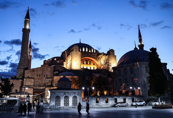 Fatih'in emaneti Ayasofya'nın ibadete açılmasının üzerinden tam bir yıl geçti