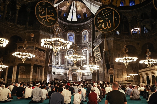 Foto - Fatih'in emaneti Ayasofya'nın ibadete açılmasının üzerinden tam bir yıl geçti
