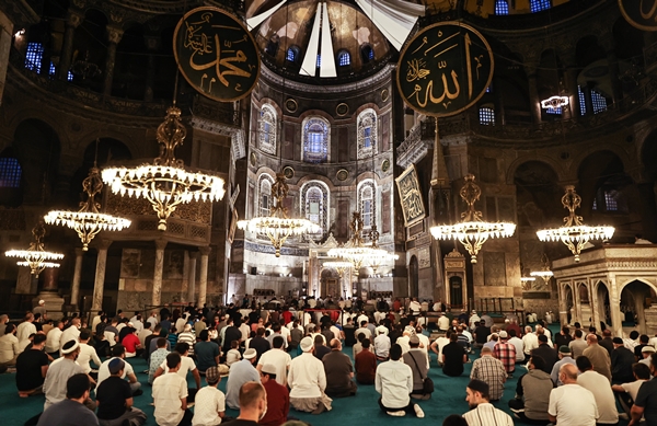 Foto - Fatih'in emaneti Ayasofya'nın ibadete açılmasının üzerinden tam bir yıl geçti