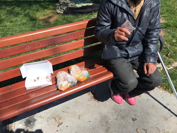 Foto - Fatih'in Torunları Derneğinden sokakta kalanlara destek