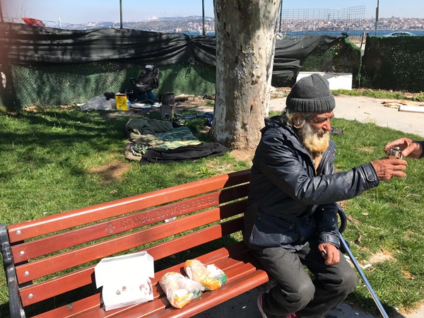 Foto - Fatih'in Torunları Derneğinden sokakta kalanlara destek