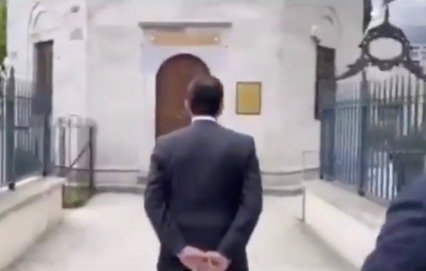 Fatih'in türbesinde 'külhanbeyi', kilisede 'cici çocuk'