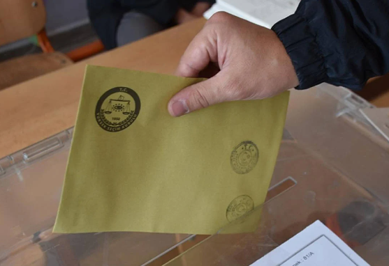 Foto - Fatih'te "AK Parti kaybetsin" diye adaylarını geri çektiler! CHP'ye destek verecekler