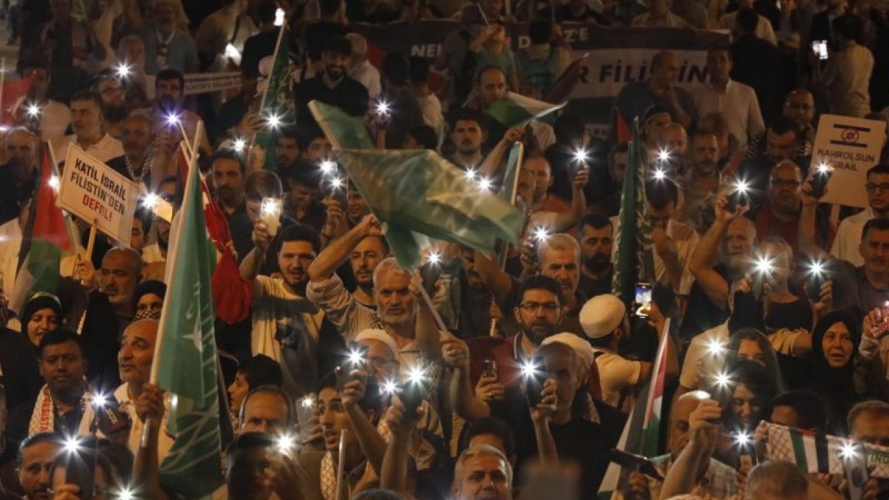 Foto - Fatih'te Gazze için yürüyüş ve kunut: İşgal planlarınız bozguna uğrayacak!