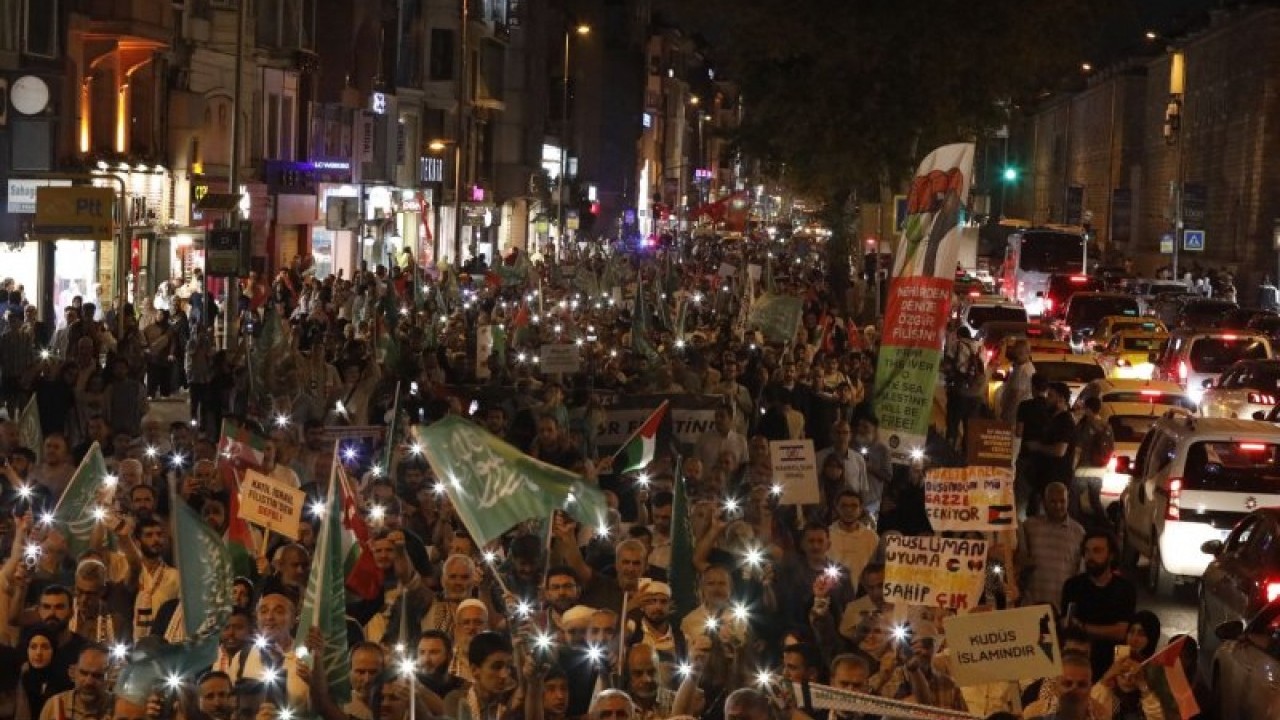 Foto - Fatih'te Gazze için yürüyüş ve kunut: İşgal planlarınız bozguna uğrayacak!