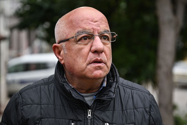 Foto - Fatih'te metruk bina çöktü! 2 otomobil kullanılamaz hale geldi! İşte o görüntüler