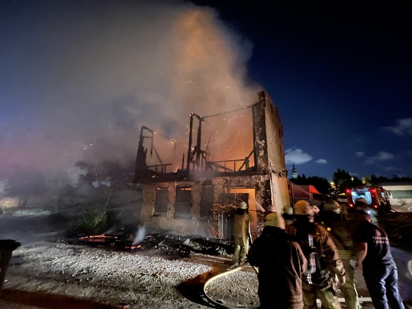 Fatih'te yandık! Bina küle döndü