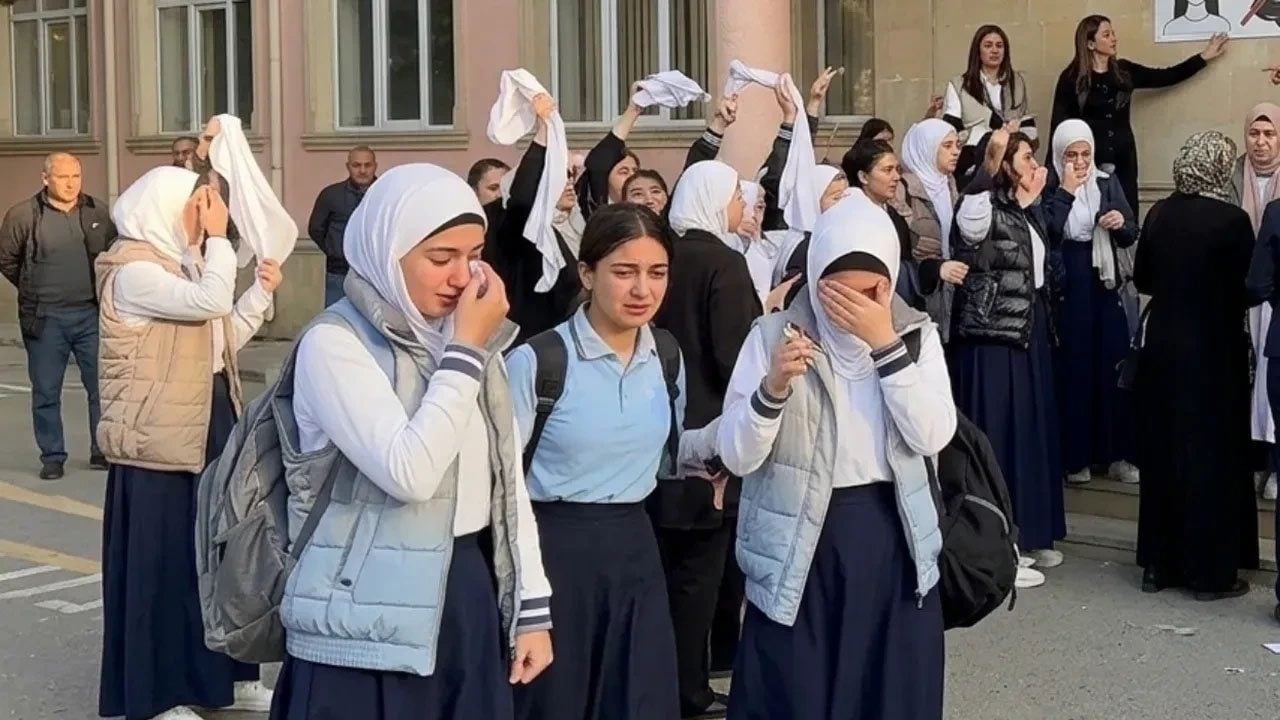 Foto - Fatma Şahin’den Azerbaycan’a başörtüsü çağrısı: Biz bu acıyı yaşadık, siz yaşamayın!