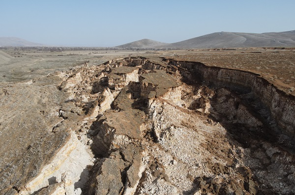 Fay hattının başlangıcı böyle görüntülendi! Deprem devasa yarıklar oluşturdu