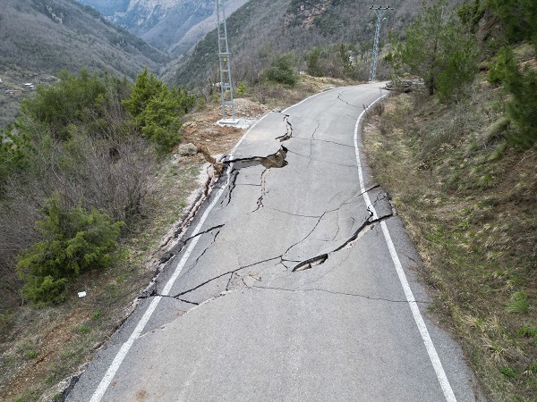 Foto - Fay hattının geçtiği bölge havadan görüntülendi | Amanos'ta depremden sonra oluştu!