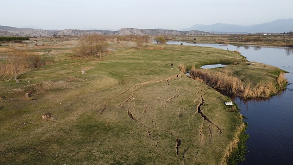 Foto - Fay kırıkları görüntülendi! Deprem bölgesinden korkutan tablo