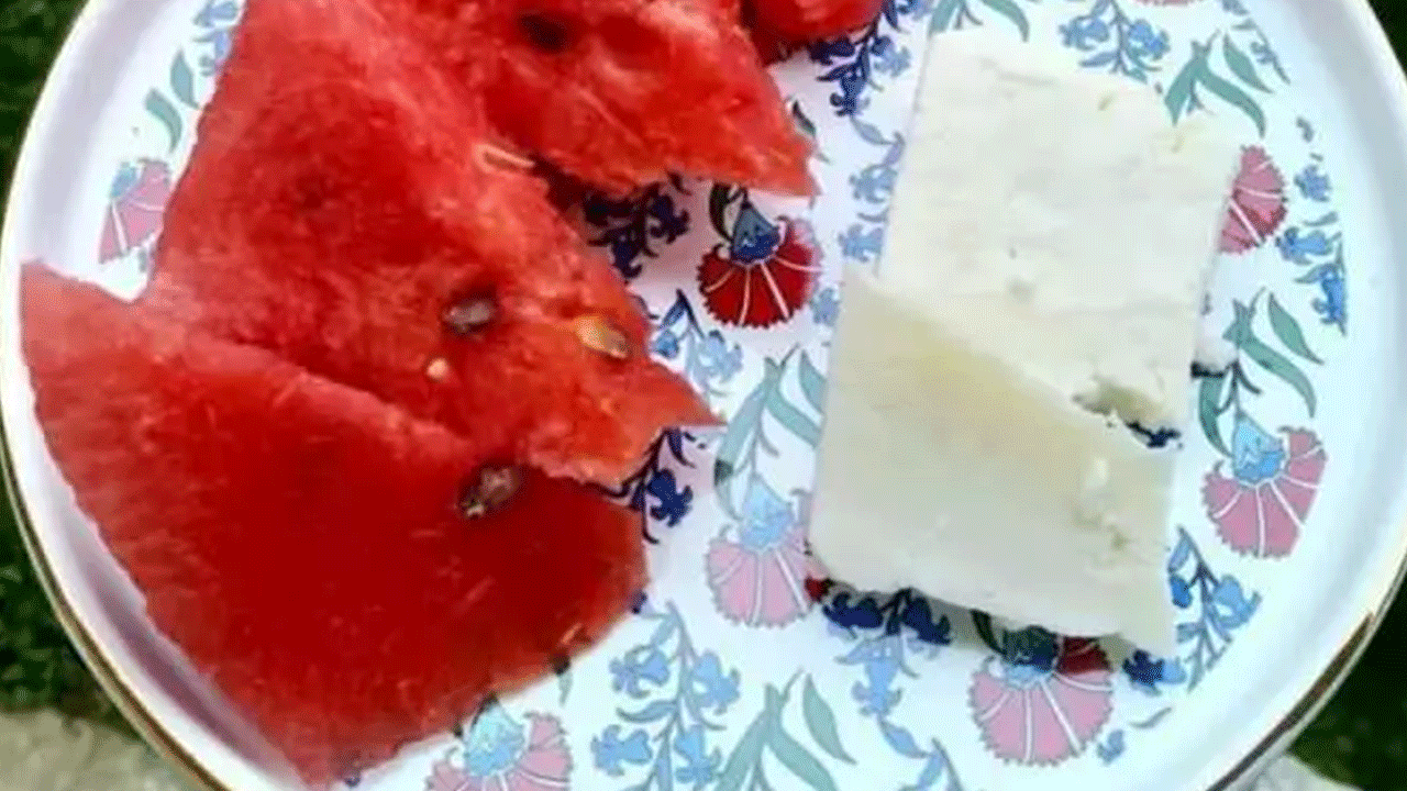 Foto - Faydaları saymakla bitmiyor: Karpuz ve peyniri birlikte tüketirseniz bakın ne oluyor!