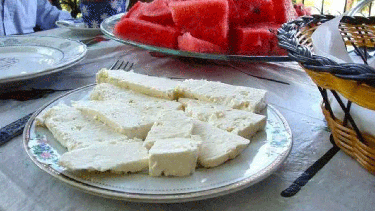 Foto - Faydaları saymakla bitmiyor: Karpuz ve peyniri birlikte tüketirseniz bakın ne oluyor!