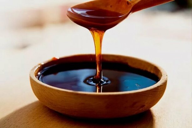 Foto - Faydaları saymakla bitmiyor! Pekmezin içine tereyağı ve karabiber koyup içerseniz... 