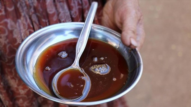 Foto - Faydaları saymakla bitmiyor! Pekmezin içine tereyağı ve karabiber koyup içerseniz... 