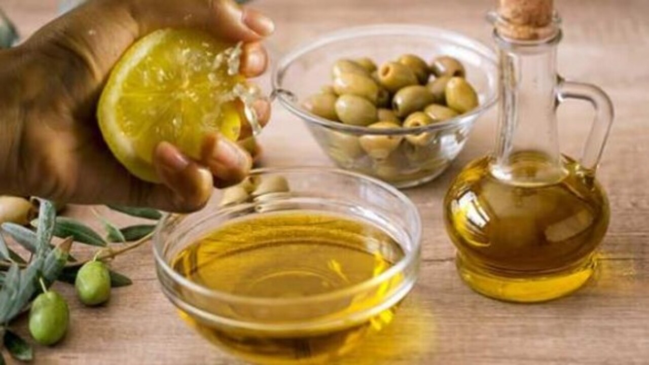 Foto - Faydasına çok şaşıracaksınız! Bir yemek kaşığı zeytinyağına iki damla limon sıkıp içince bakın ne oluyor