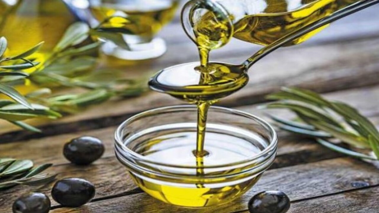 Foto - Faydasına çok şaşıracaksınız! Bir yemek kaşığı zeytinyağına iki damla limon sıkıp içince bakın ne oluyor