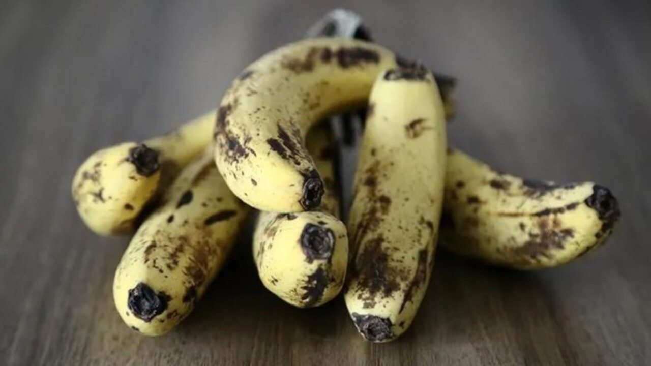 Foto - Faydasına çok şaşıracaksınız! Muz kabuğunu ayağınıza sürünce bakın ne oluyor