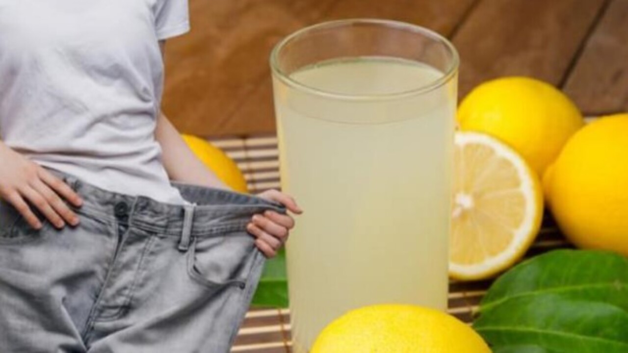 Faydasına çok şaşıracaksınız! Sabah aç karnına limonlu su içince bakın ne oluyor